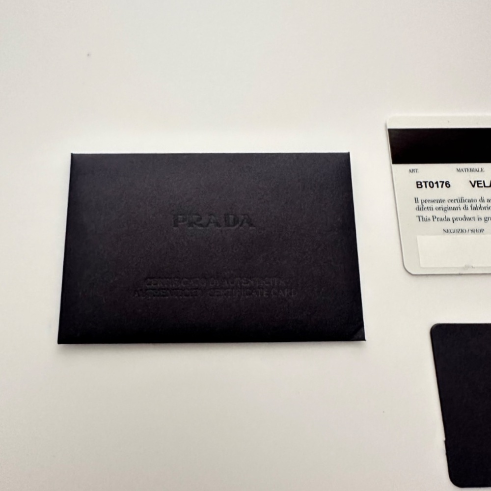 Authentic Prada authencity card - Picture 4 of 4